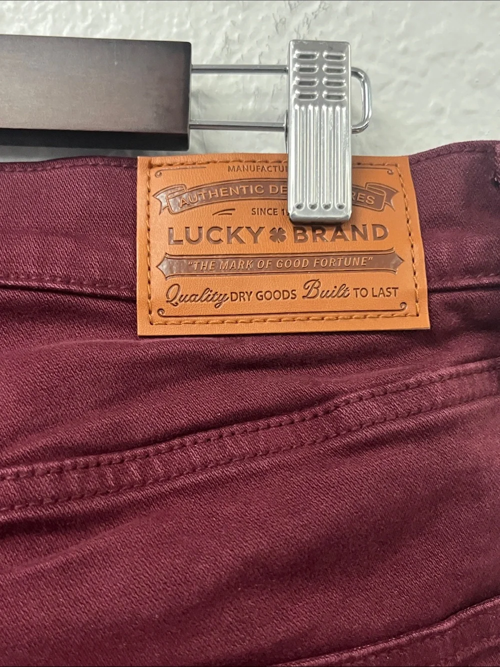 Lucky Brand 411 Athletic Cut Wine Burgundy 32x32